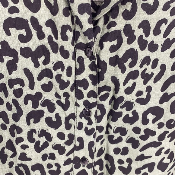 Midnight Sky Women's Green & Black Leopard Print Button-Down Shirt size Small - Picture 5 of 6